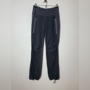 $98 Lululemon Heathered Coal Gray Run Free Straight Leg Polyester Pants size 6